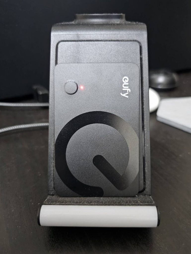 Eufy SmartTrack Card E40の充電方法